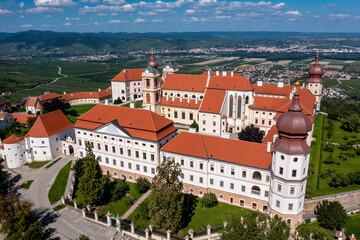Das Stift Göttweig ist ein Benediktinerkloster der Österreichischen Benediktinerkongregation. Es liegt in der Gemeinde Furth nahe Krems in Niederösterreich auf einem Hügel südlich der Donau am Ausläuf