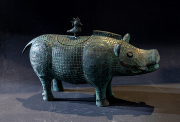 Bronze ware in the shape of animals in ancient China