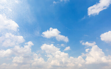 Fototapeta premium Bright blue sky with white fluffy clouds