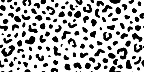 Leopard skin seamless pattern. Retro savannah animals in engraving style. © Purple_Lamp