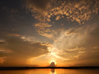 Atardecer del río