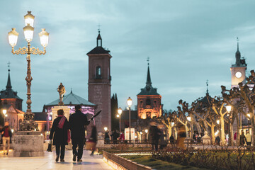 Obraz premium Paseo vespertino