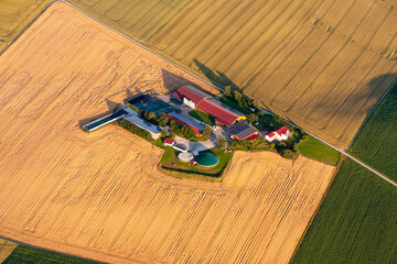 Landwirtschaftliches Anwesen in Oberschwaben aus der Luft
