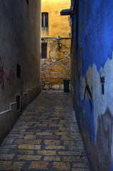 calle en casco viejo de Tarragona, España