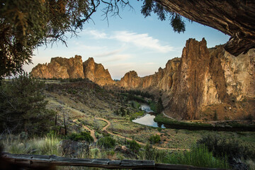 Smith Rock scenic river viewpoint at sunrise