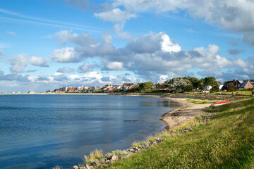 Schönwetter an der Küste Wittdün mit blauem Himmel © ohenze