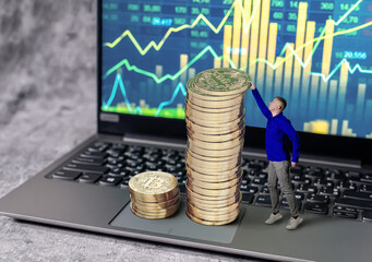 Bitcoin growth. Earnings on the growth of cryptocurrencies. A man is trying to reach for an expensive bitcoin coin. A person strives to earn on the growth of cryptocurrency. Creative photography