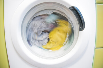Washing machine clean dirty clothes