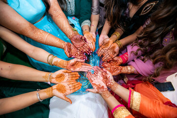 Indian girls' wedding henna mehendi mehndi multiple hands