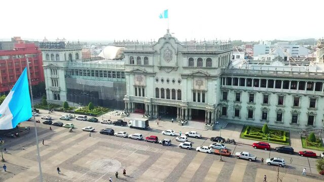 Video de dron del Palacio Nacional de la Cultura, el edificio principal del Estado y gobierno al igual que museo, ubicado en el Centro Hist&oacute;rico en la zona 1 de la Ciudad de Guatemala, Guatemala.
