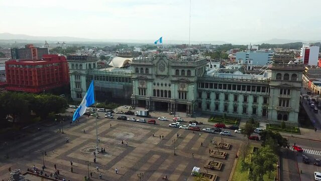 Video de dron del Palacio Nacional de la Cultura, el edificio principal del Estado y gobierno al igual que museo, ubicado en el Centro Hist&oacute;rico en la zona 1 de la Ciudad de Guatemala, Guatemala.