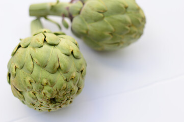 Fototapeta premium Organic artichokes on white background