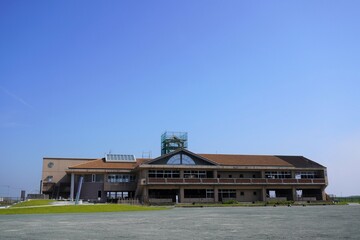 Fototapeta premium 震災遺構「中浜小学校」校舎外観、宮城県亘理郡山元町/The school building damaged by massive tsunami