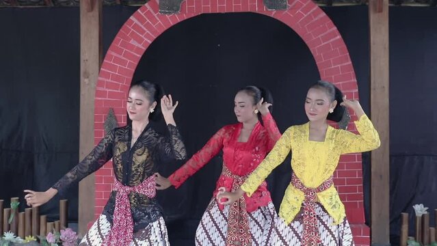 portrait of a traditional javanese dancers