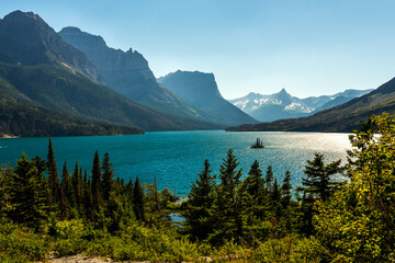 Fototapeta na wymiar St. Mary lake and Wild Goose Island in Glacier National Park, Montana, USA