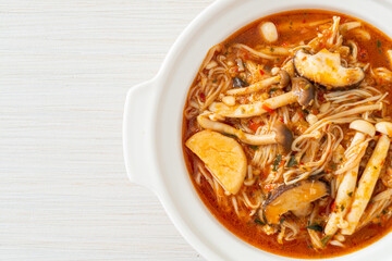 Stir-fried Spicy Mushroom with Tom Yum Soup
