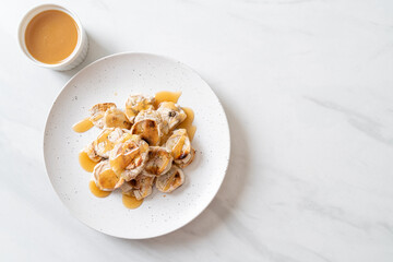 Grills Banana with Caramel Sauce