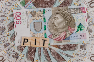 Banknot 500 zł i pit