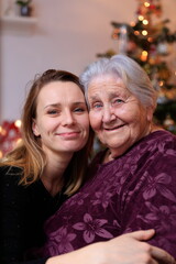 Enkelin mit ihrer Großmutter