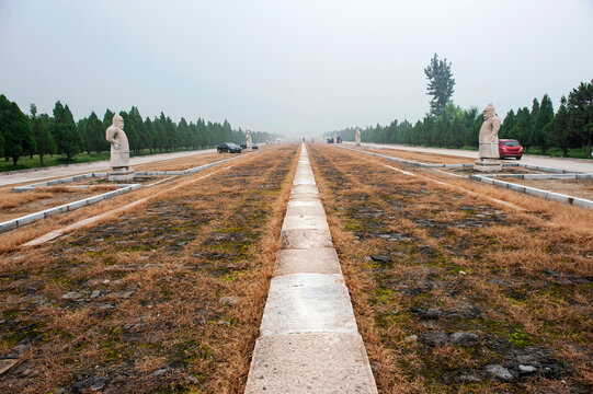 The largest and most complete ancient architecture imperial mausoleum group in China - the sacred road of the eastern Mausoleum of the Qing Dynasty, is a world cultural heritage