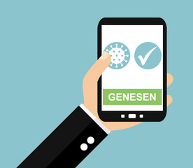 Genesen - Mann zeigt Covid-19 Gensenen-Status auf dem Smartphone