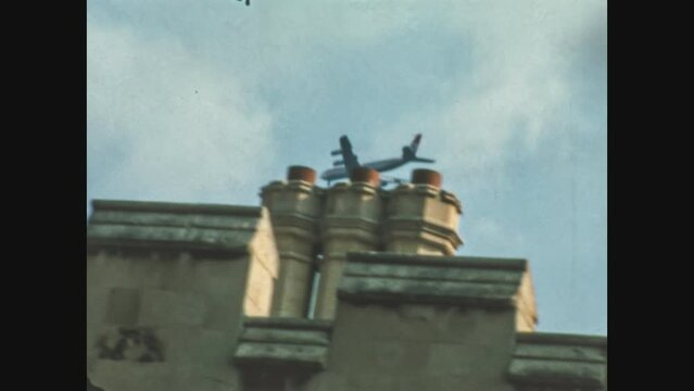 London 1969, Airliner flies in the sky