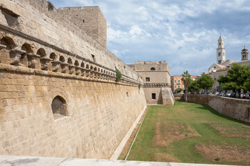 Bari. Esterno delle mura del Castello Normanno Svevo