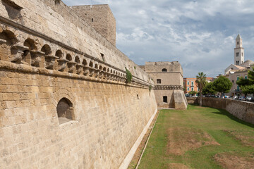 Fototapeta na wymiar Bari. Esterno delle mura del Castello Normanno Svevo