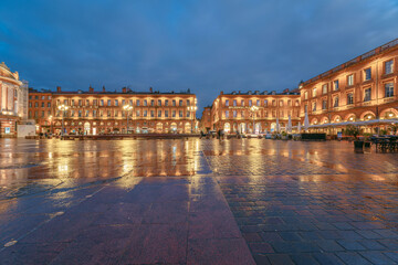 Night view of the Place du Capitole and Hôtel de Ville de Toulouse