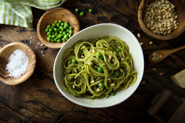 Spaghetti with pesto sauce and green pea