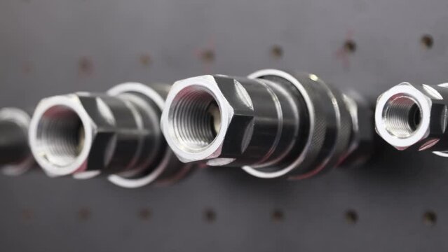 different connectors with different thread diameters for connection