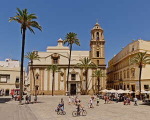 Iglesia de Santiago, catholic church in Cadiz © Kristof Lauwers