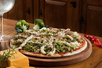 pizza pizzaria delivery comida refeição tomate queijo oregano bacon brocolis