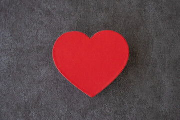赤いハート　黒背景