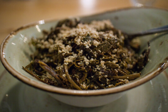 Kaukasischer Aveluk Salat