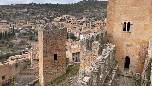 Alqu&eacute;zar is a Spanish municipality and town in the Somontano de Barbastro region. colegiata