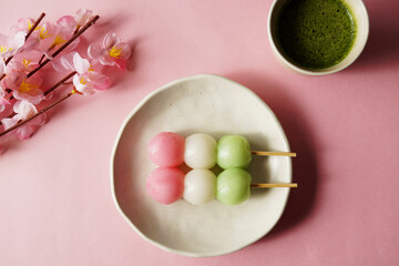 日本の和菓子　三色団子