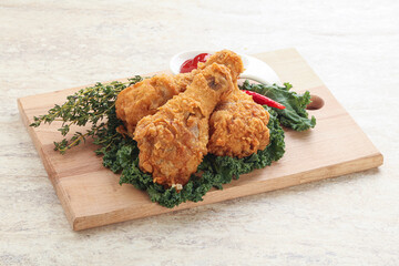 Fried chicken drumsticks with tomato sauce