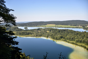 Le Belvédère des 4 Lacs est un point de vue magnifique sur les lacs de Narlay, Ilay, Petit et...