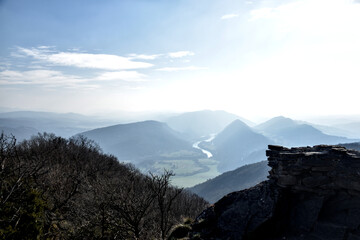 Le pic d'Oliferne est une montagne de 807 m&egrave;tres d'altitude situ&eacute;e dans le d&eacute;partement du Jura en France. Il est sur la commune de Vescles, &agrave; proximit&eacute; du village d'Arinthod. Le pic d'Oliferne donne u