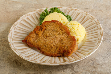Crispy chicken schnitzel with mashed potato