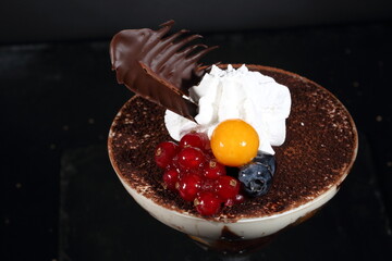 tiramisu with berries