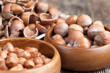 hazelnuts peeled from the shell