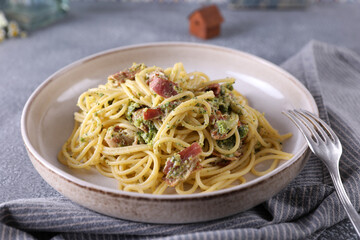 Gluter Free Spaghetti with Broccoli and Bacon