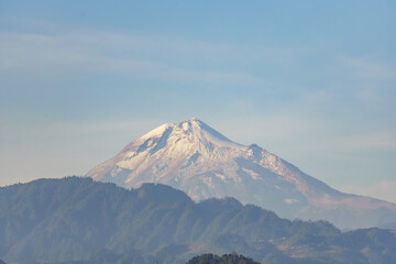 Fototapeta premium The pico de orizaba national park contains the highest mountain in Mexico, the Citlaltepetl