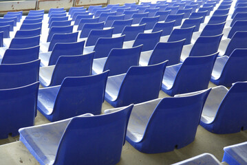 Gradins de sièges bleus