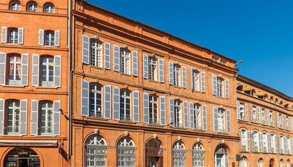 Fototapeta na wymiar Typical facades of Saint Etienne square in Toulouse, Haute Garonne, Occitanie, France