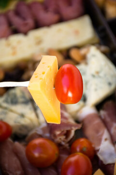 Queso pinchado para comer