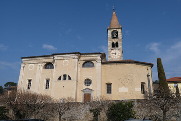 Fototapeta na wymiar La chiesa di Santa Maria della Purificazione a Comano, Canton Ticino, Svizzera.