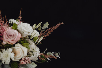 Le magnifique bouquet de fleurs rose et vert de la mariée © lorabarra
